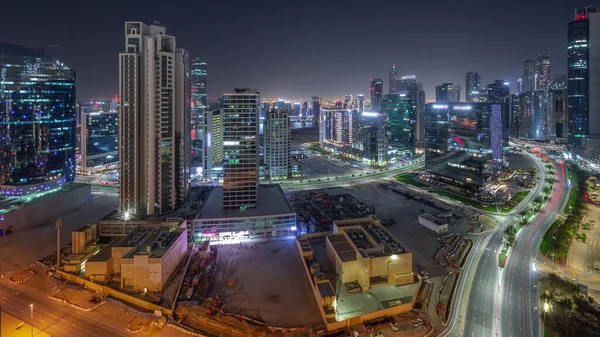 Business Bay Dubai Освещенные Небоскребы Водяным Каналом Воздушный Панорамный Хронометраж — стоковое фото