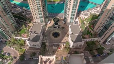 Dubai Şehir Merkezi Çeşmenin çevresindeki en uzun gökdelenlerle.