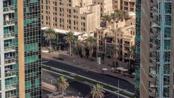阿联酋迪拜市区的公路交通繁忙，空中时间过去了 — 图库视频影像