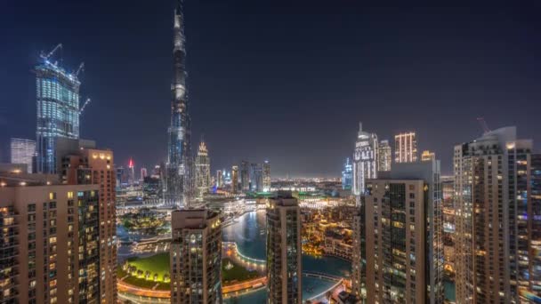 Dubai Downtown Stadtbild mit den höchsten Wolkenkratzern rund um die Nacht Zeitraffer. — Stockvideo