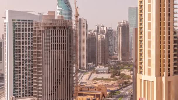 Rascacielos en Business Bay en Dubai timelapse aéreo, Emiratos Árabes Unidos — Vídeo de stock