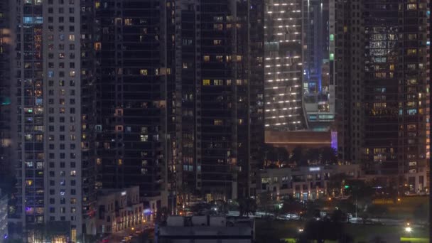 Grattacieli alla Business Bay di Dubai timelapse aerea notturna, Emirati Arabi Uniti — Video Stock