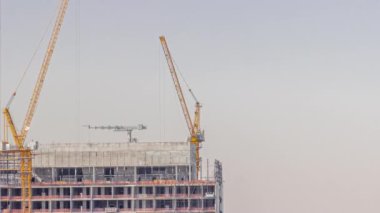 Vinçler yeni gökdelen zaman diliminin soyutlama sahasında çalışıyor