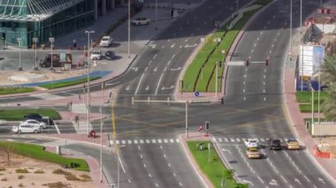 Dubai 'deki yol kesişiminde yoğun trafik var. Bölge hava trafiği, BAE
