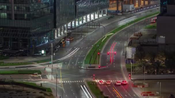 Движение на перекрестке в деловом районе Дубая перекрыто — стоковое видео