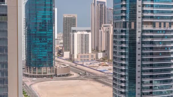 Drapacze chmur Dubai Business Bay z powietrznym kanałem wodnym. — Wideo stockowe