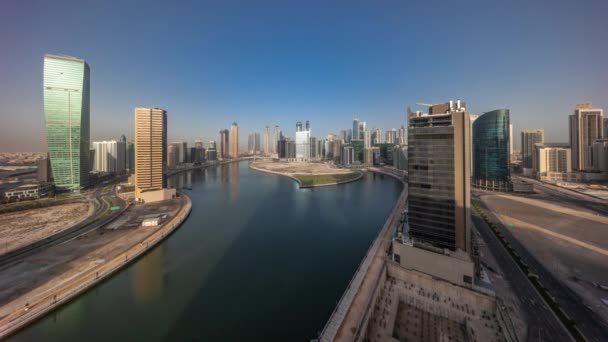 Stadsgezicht wolkenkrabbers van Dubai Business Bay met water kanaal antenne de hele dag timelapse. — Stockvideo