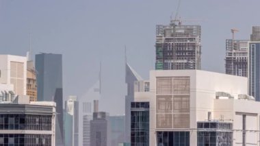 Dubai İş Körfezi 'ndeki gökdelenler ve finans bölgesi hava zaman çizelgesi.