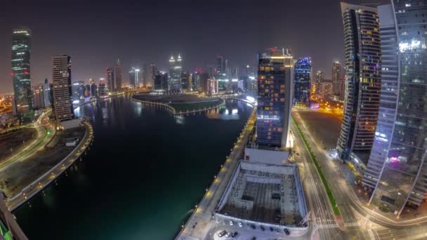 迪拜商业湾摩天大楼全景全景，通宵以水渠空中飞行 — 图库视频影像