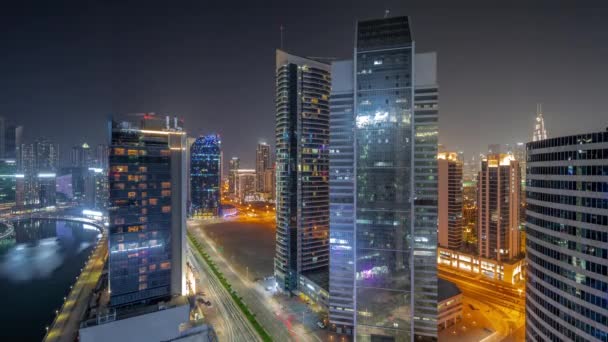 Cityscape de arranha-céus em Dubai Business Bay com ar canal de água durante toda a noite timelapse — Vídeo de Stock