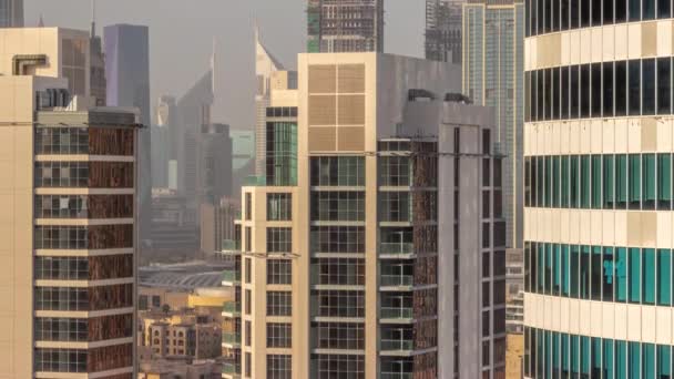 Arranha-céus em Dubai Business Bay e distrito financeiro espaço aéreo timelapse. — Vídeo de Stock