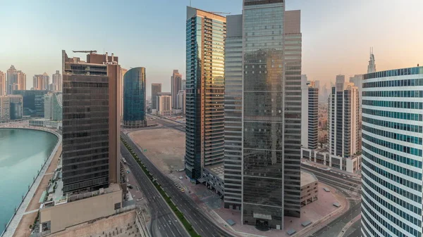 Stadsbild Glas Skyskrapor Med Sol Reflektioner Dubai Business Bay Soluppgången — Stockfoto