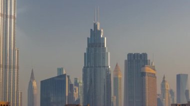 Şeyh Zayed Yolu ve Dubai 'deki DIFC bölgesi hava zaman çizelgesi çevresindeki yüksek binalar.