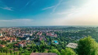 Ortaçağ üst Bergamo timelapse - Kuzey İtalya güzel ortaçağ şehir görünümünü
