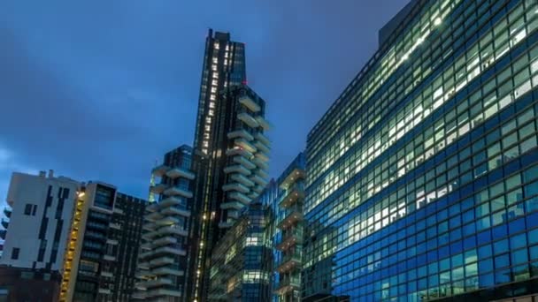 Milan Porta Nuova obchodní čtvrti den noční timelapse — Stock video