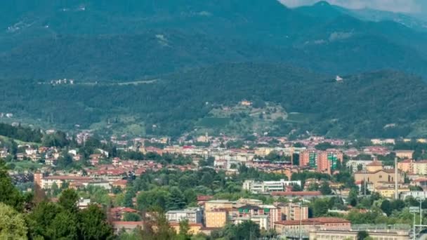 Uitzicht op de middeleeuwse Bergamo timelapse - prachtige middeleeuwse stad in Noord-Italië — Stockvideo