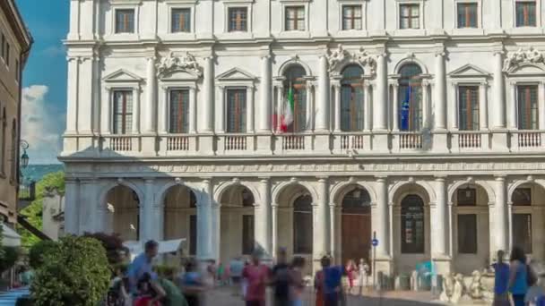 Главная площадь Пьяцца Веккья в итальянском городе Бергамо Timelapse. Библиотеки и исторических зданий . — стоковое видео