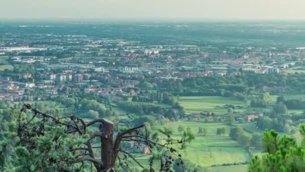 Uitzicht op de middeleeuwse bovenste Bergamo timelapse - prachtige middeleeuwse stad in Noord-Italië — Stockvideo
