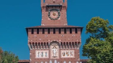 Sforza Kalesi - Castello Sforzesco timelapse, Milan, İtalya saatiyle kule