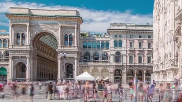 Catedral Duomo di Milano e Vittorio Emanuele galeria timelapse na Praça Piazza Duomo, Milão, Itália. — Vídeo de Stock