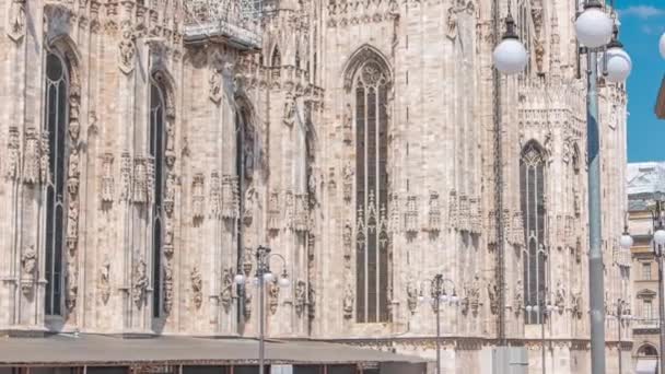 Catedral Duomo timelapse. Vista lateral com rua — Vídeo de Stock