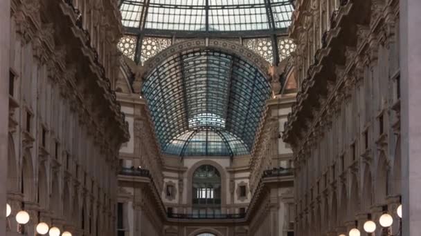 Galleria Vittorio Emanuele II timelapse Piazza del Duomo Cathedral Square üzerinde giriş . — Stok video