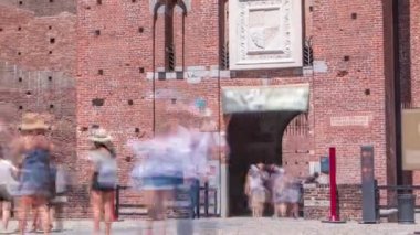 Avlu Sforza Kalesi ve heykel - Castello Sforzesco timelapse, Milan, İtalya