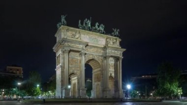 Simplon Meydanı timelapse hyperlapse gece kemer barış. Neoklasik triumph arch olduğunu