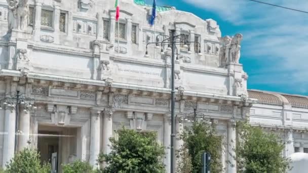 Milano Centrale timelapse in Piazza Duca dAosta è la principale stazione ferroviaria della città di Milano in Italia . — Video Stock