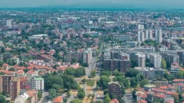 İş bölgesi timelapse yakınındaki konut bina Milan havadan görünümü