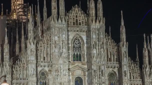 Milaan kathedraal nacht timelapse Duomo di Milano is de gotische kathedraal kerk van Milaan, Italië. — Stockvideo