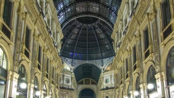 Entrada para a Galleria Vittorio Emanuele II timelapse da Via Tommaso Grossi à noite . — Vídeo de Stock