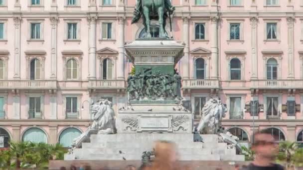 Vittorio Emanuele Ii pomnik na placu Piazza del Duomo timelapse. Milan w prowincji Lombardia, Włochy. — Wideo stockowe