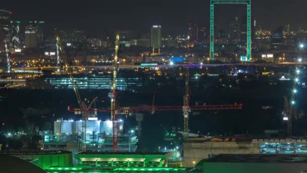 Dubai skyline nacht timelapse met verlichte oriëntatiepunten — Stockvideo