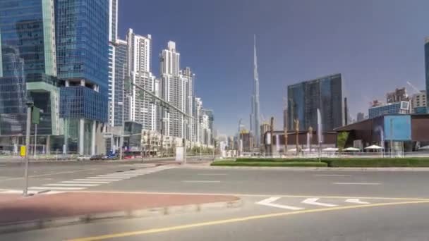 Panorámica timelapse hiperlapso vista de la bahía de negocios y el centro de la zona de Dubai — Vídeos de Stock