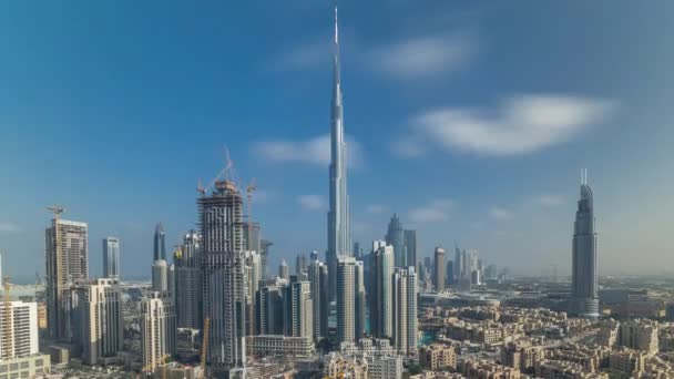 Vackra lyxiga Dubai downtown topp Flygfoto under alla dag timelapse, Dubai, Förenade Arabemiraten — Stockvideo