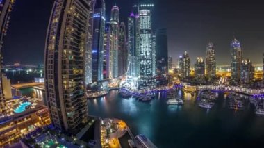 Dubai Yat Limanı gece timelapse, Glittering ışıklar ve en yüksek gökdelenler