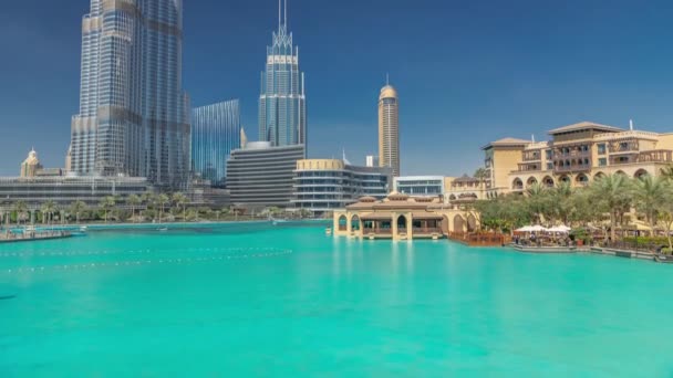 Şehir merkezinde Burj park timelapse Bridge'de havuzundan çeşme — Stok video