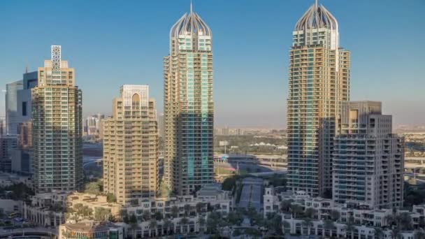 Dubai Marina rascacielos aeral timelapse, puerto con yates de lujo y paseo marítimo — Vídeos de Stock