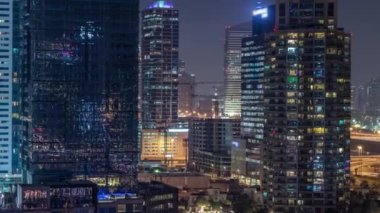 Dubai Yat Limanı gece timelapse, Glittering ışıklar ve en yüksek gökdelenler