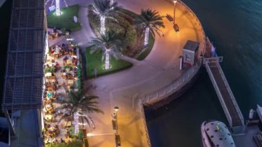 Modern setin timelapse ile bar, Cafe ve restoran ünlü Dubai Marina.