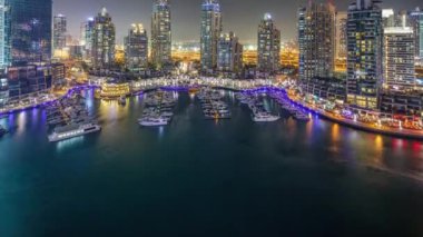Dubai Yat Limanı gece timelapse, Glittering ışıklar ve en yüksek gökdelenler