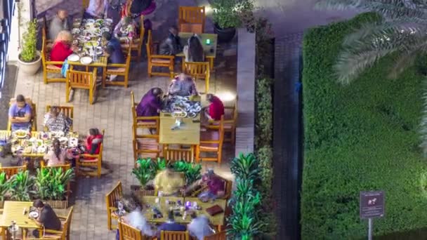 Desfasamento moderno timelapse com bar, Café e Restaurante na famosa Marina do Dubai . — Vídeo de Stock