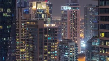 Dubai Yat Limanı ve Jlt gece timelapse, Glittering ışıklar ve en yüksek gökdelenler
