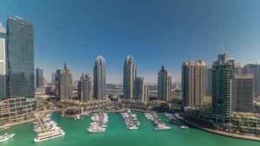Dubai Yat Limanı gökdelenler aeral tüm gün timelapse, bağlantı noktası ile lüks yatlar ve Yat Limanı mesire