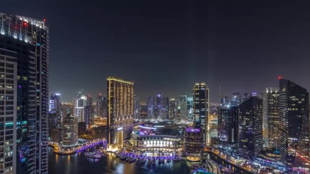 Iluminação noturna da linha do tempo da Marina do Dubai, Emirados Árabes Unidos . — Vídeo de Stock