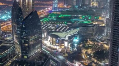 Üst Dubai, Suudi Arabistan, Dubai Downtown gece timelapse modern kuleleri görüntülemek.