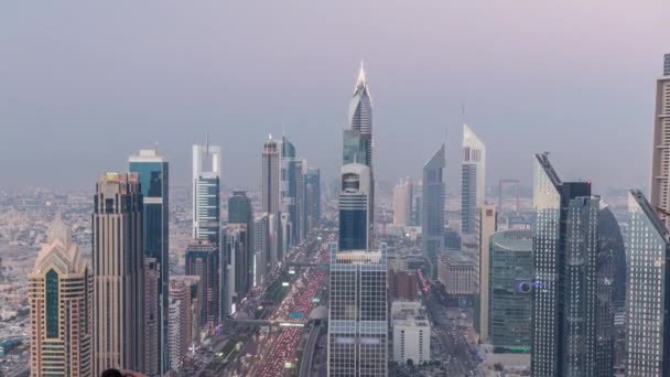 Natursköna Dubai centrum skyline dag till natt timelapse. Takutsikt över Sheikh Zayed Road — Stockvideo