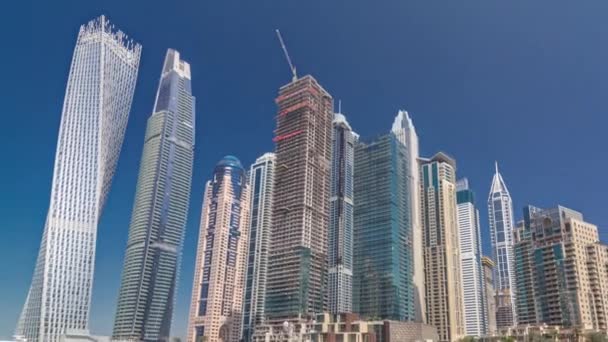 Dubai marina bay met jachten een boten timelapse hyperlapse — Stockvideo