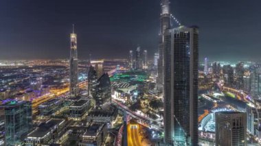 Panoramik Dubai, Suudi Arabistan, üstten Dubai Downtown gece timelapse modern kuleleri.